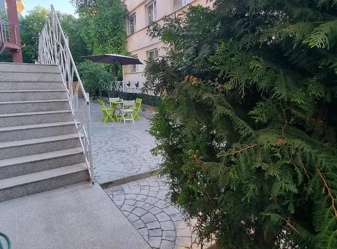 бутикови емона * 拉夫达